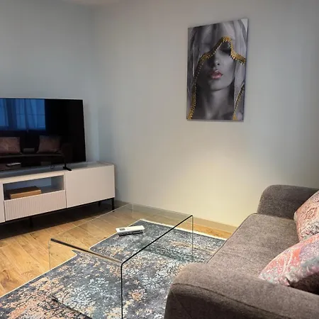 Luxury Brand New Md 2 In Center *