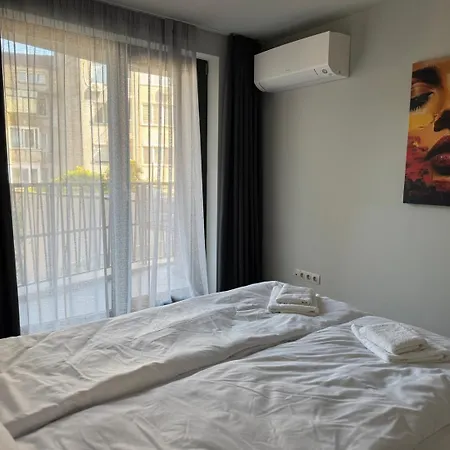Luxury Brand New Md 2 In Center Apartment