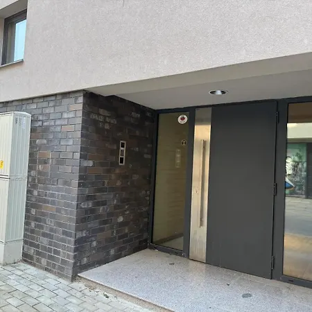Luxury Brand New Md 2 In Center * Varna