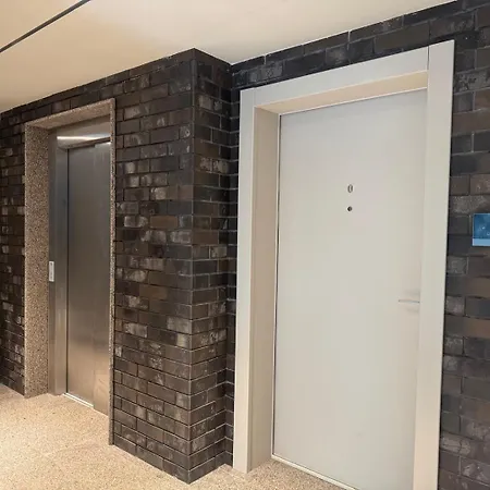 Luxury Brand New Md 2 In Center Apartment